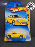 NISSAN 370Z YELLOW R0957